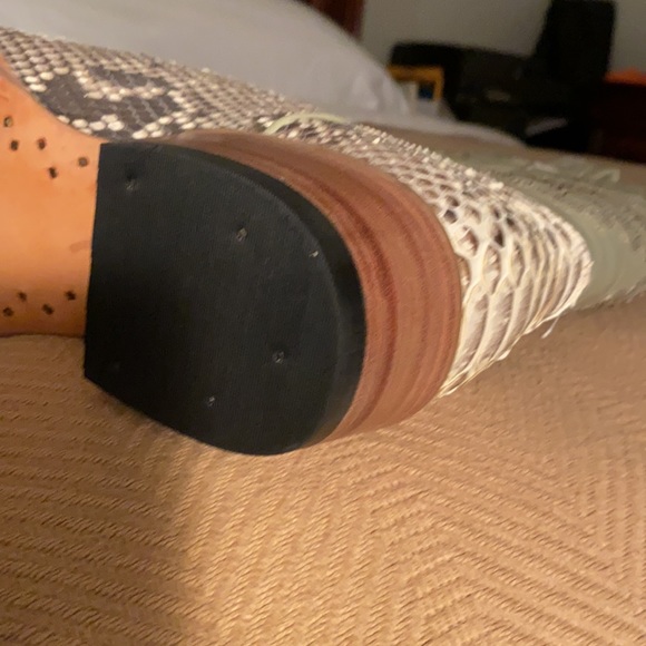 Two lovely Boots - Picture 6 of 16